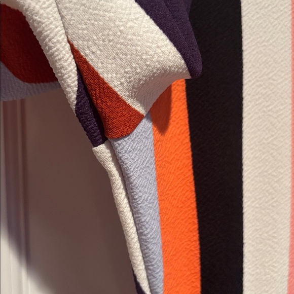 LuLaRoe Amelia striped dress in crepe material with pockets - Picture 3 of 16